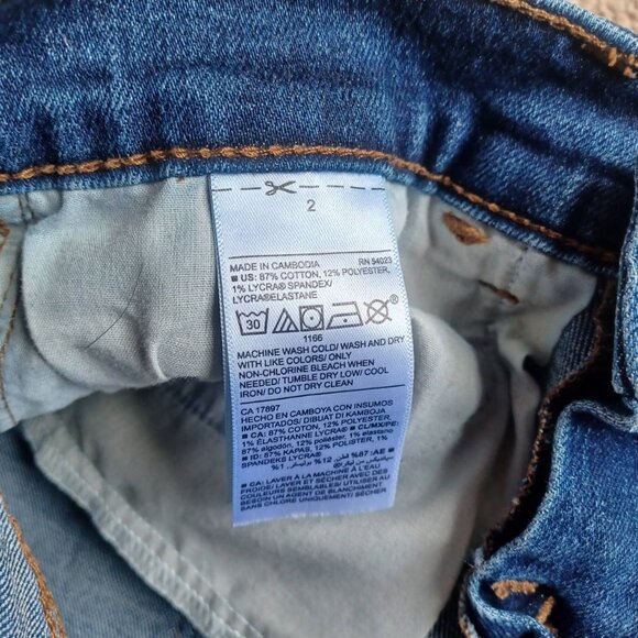 Old Navy Denim BoyFriend Shorts Women's Sz 2 Cuffed‎ Stretch Mid Rise - Picture 4 of 7